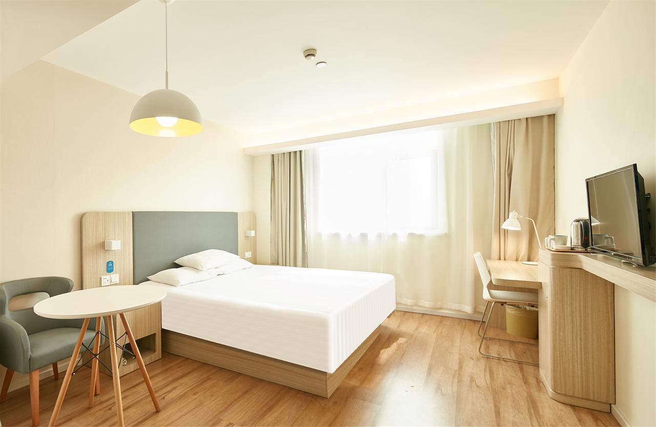 Hotel Hanting Hongqiao Hub Railway Station 2*